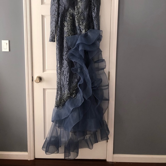 Dresss - Picture 2 of 6